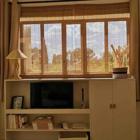 A Pied Centre Village, Cosy Piscine Apartment